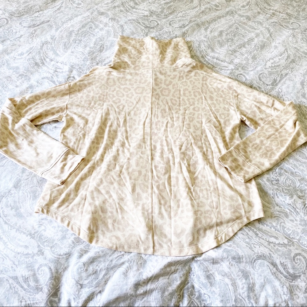 SPLENDID Cowl Neck Long Sleeve Top Leopard NWT - Picture 7 of 7